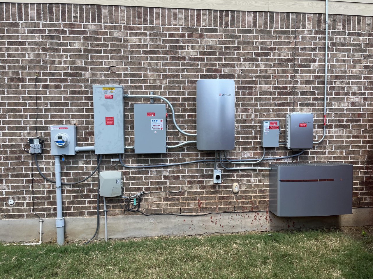 Enphase battery and disconnect stack, clean exterior install
